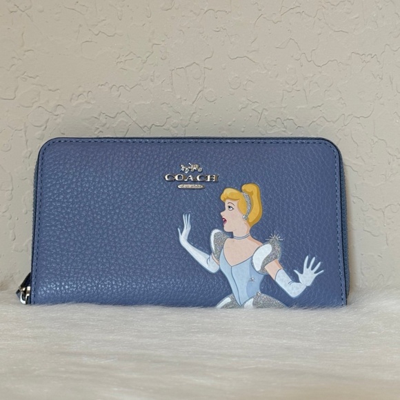 Disney X Coach Medium Id Zip Wallet With Cinderella - Picture 2 of 11